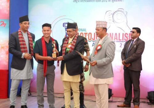रोयल इन्फिल्ड कर्णाली प्रदेश फोटो पत्रकारिता पुरस्कार २०२५ सल्यानका पत्रकार बुढाथोकीलाई