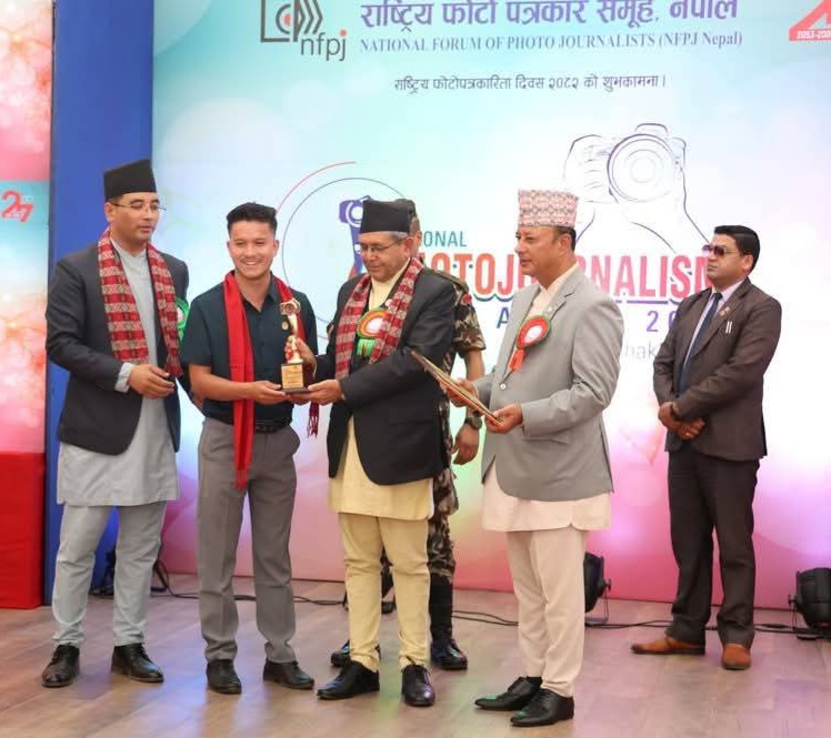 रोयल इन्फिल्ड कर्णाली प्रदेश फोटो पत्रकारिता पुरस्कार २०२५ सल्यानका पत्रकार बुढाथोकीलाई