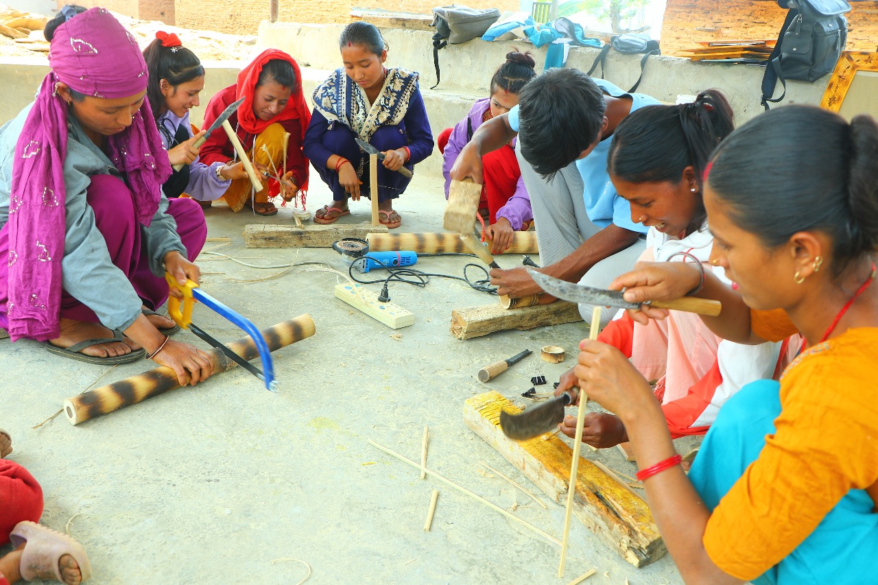 सल्यान कुमाखका महिलालाई बाँसबाट घर सजावट सामग्री बनाउने ४५ दिने तालिम प्रदान