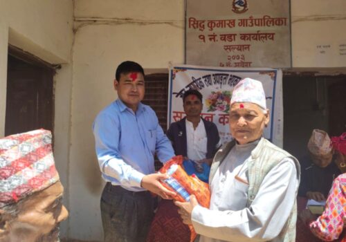 २ सय १ जेष्ठ नागरिक र अपाङ्गता भएका व्यक्तिलाई झुल र छाता