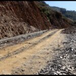 निर्माण सामग्री अभावले एक महिनादेखि सडक स्तरोन्नतिको काम ठप्प