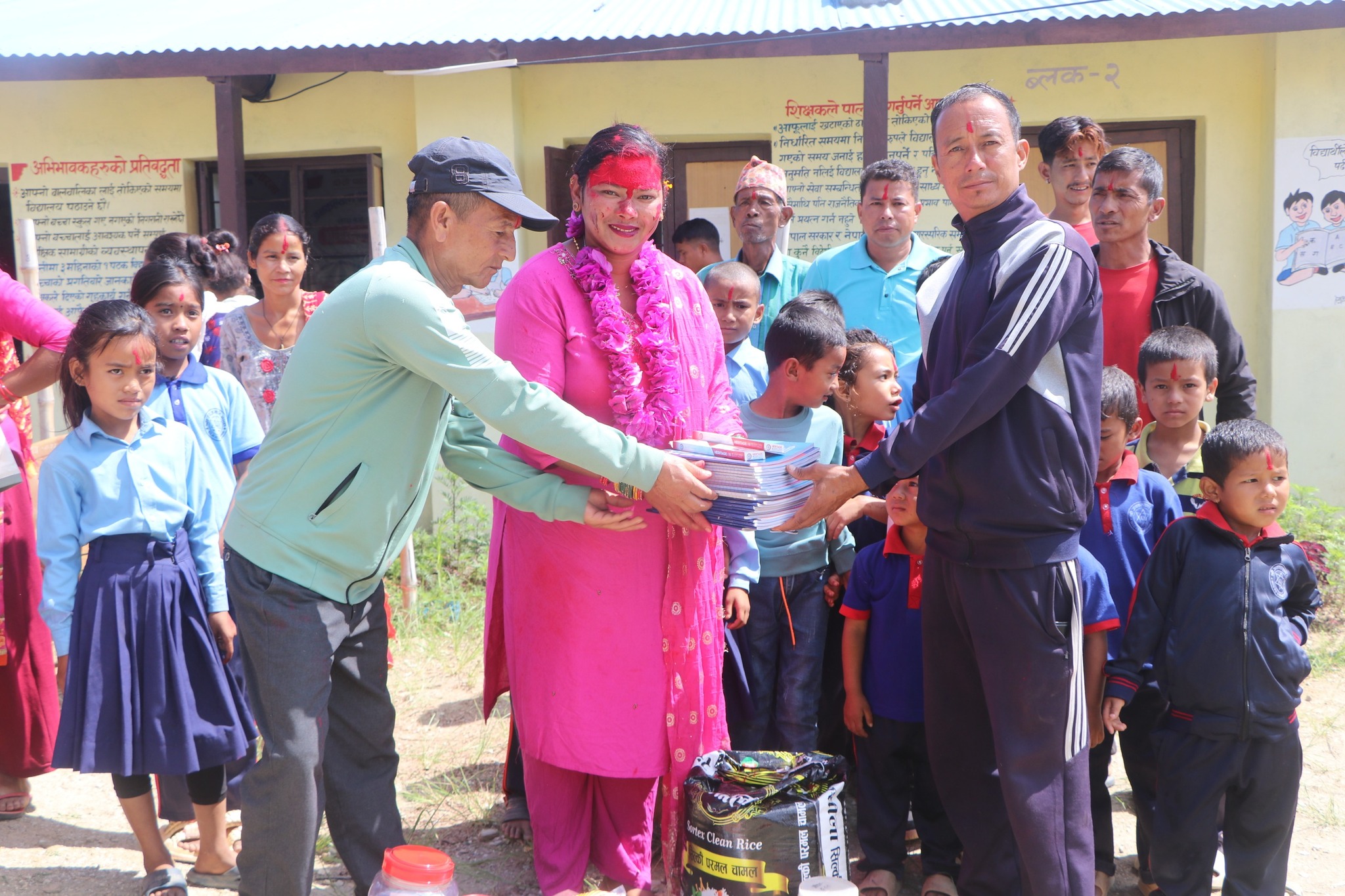 जन्मदिनको अवसरमा छात्रावासका बालबालिकालाई खाद्यन्न र शैक्षिक सामाग्री सहयोग