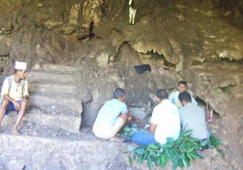लामो समय खडेरी परेपछि पश्चिम बनगाडका स्थानिय पानी माग्दै देवी देवता पूजा