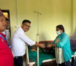 बुवाको पुन्यतिथिमा अस्पतालका बिरामी र विद्यार्थीलाई सहयोग