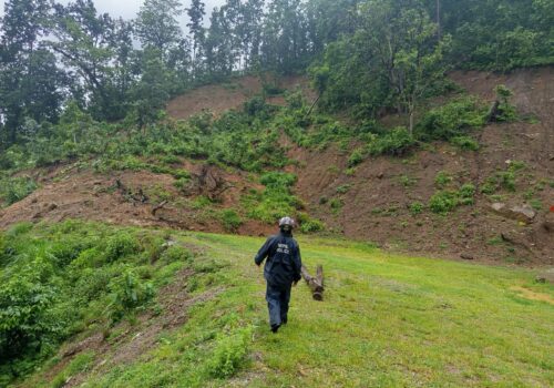 सल्यानमा पहिरोले विद्यालय र बारीमा क्षति, एक परिवार विस्थापित