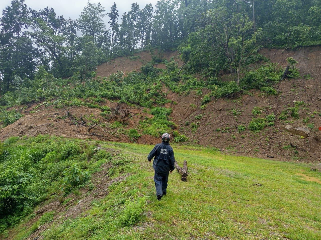 सल्यानमा पहिरोले विद्यालय र बारीमा क्षति, एक परिवार विस्थापित