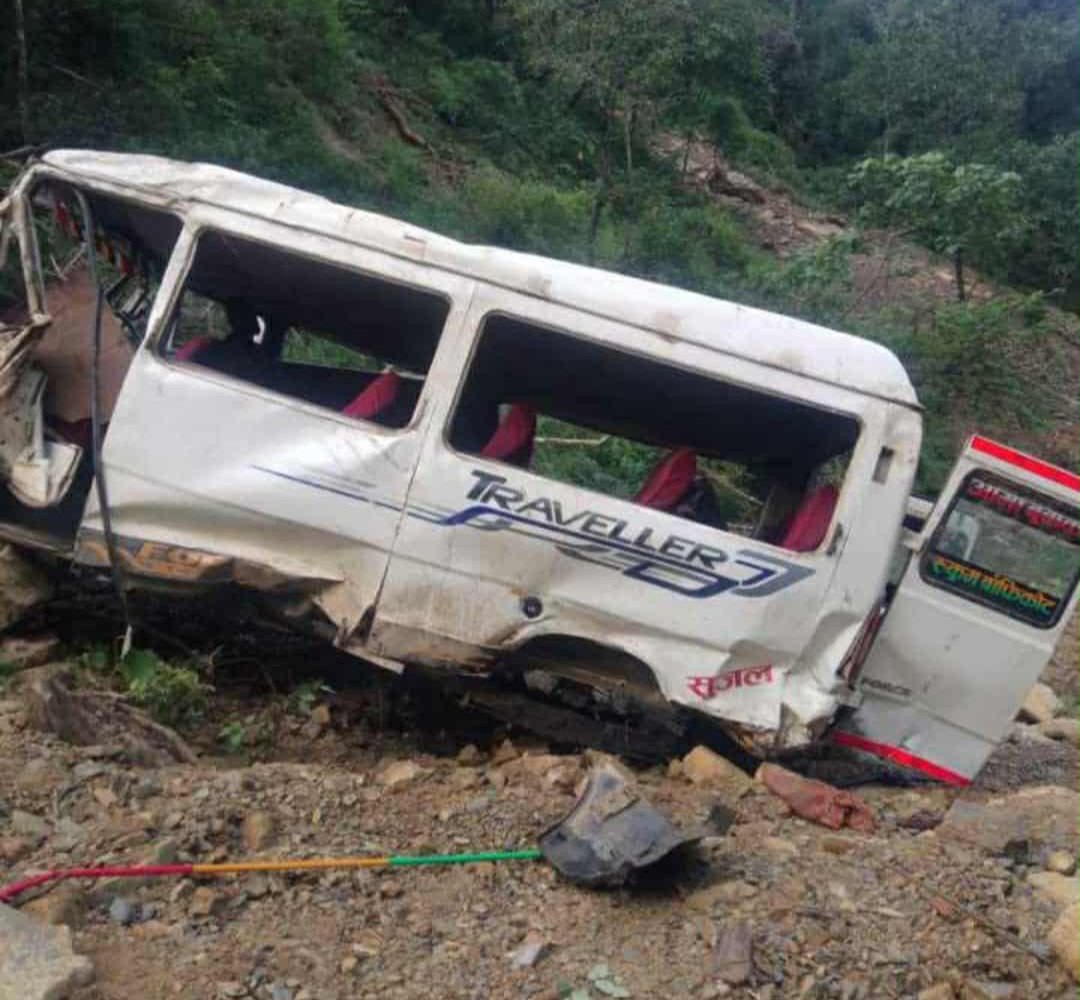 सल्यानमा फोर्स गाडी दुर्घटना : ३ जनाको मृत्यु