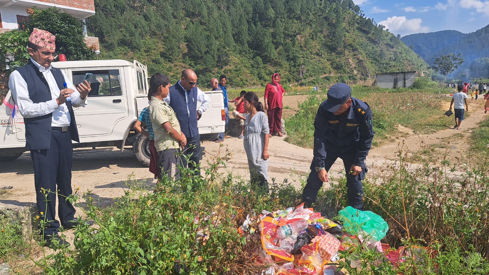 चाडपर्व लक्षित बजार अनुगमनलाई सल्यानमा तीव्रता, म्याद नाघेका सामग्री नष्ट