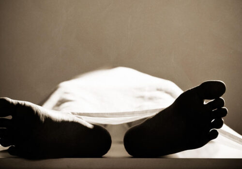 बेवारिसे महिलाको शव ४ दिनदेखि सल्यान अस्पतालको शवगृहमा, कुहिएर दुर्गन्ध फैलिदै