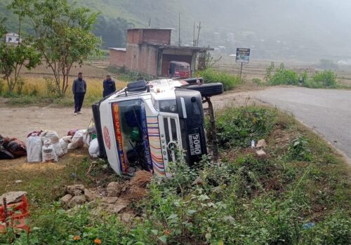 सल्यानमा फोर्स गाडी दुर्घटना हुँदा पाँच जना घाइते