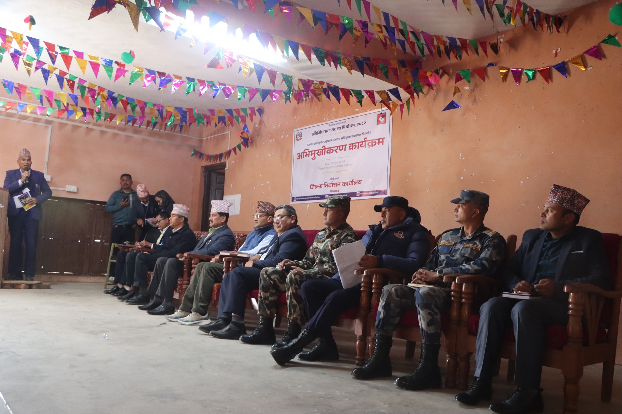 सल्यानमा निर्वाचनमा खटिने मतदान अधिकृत तथा सहायक मतदान अधिकृतलाई तालिम