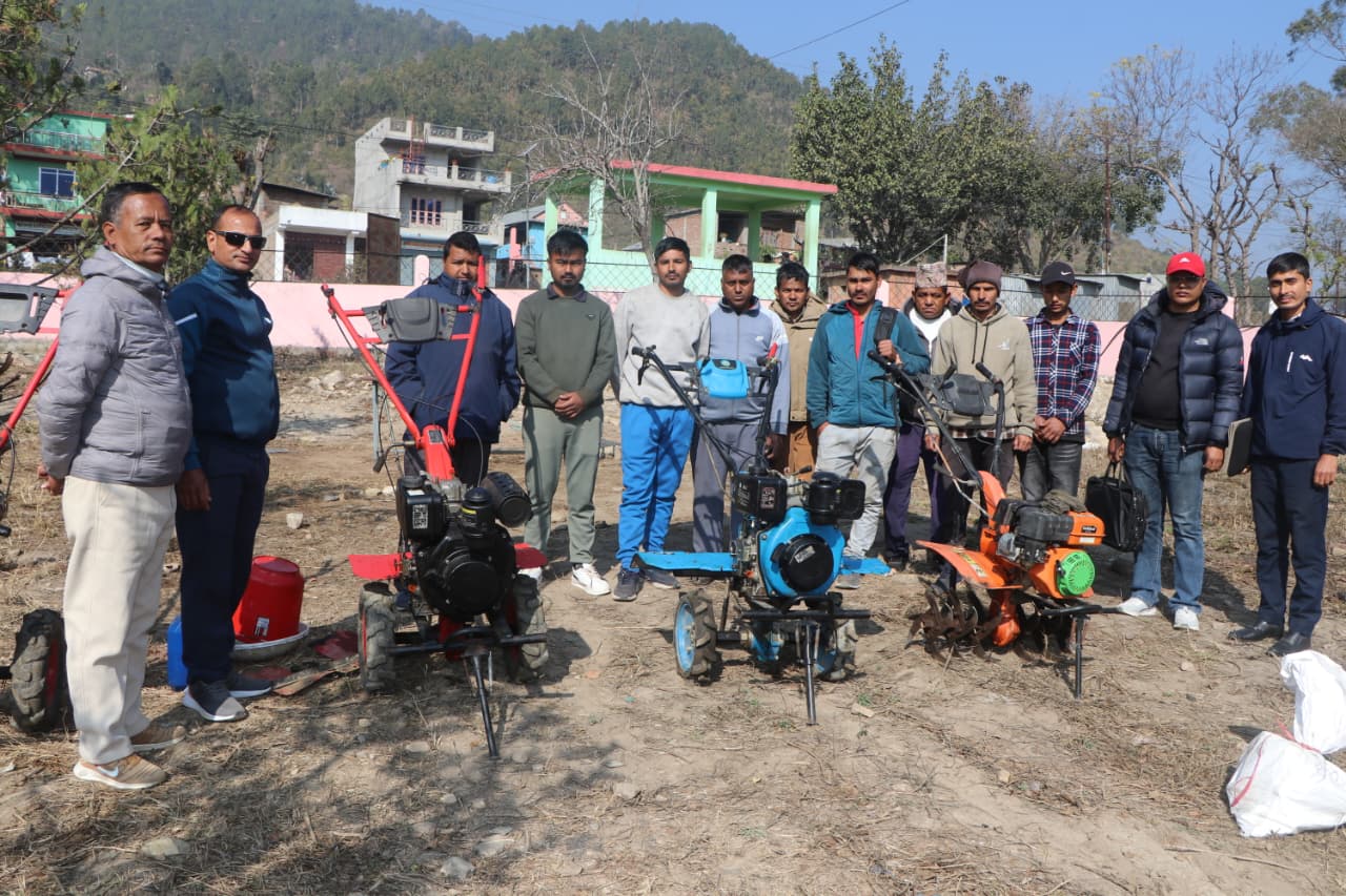 सल्यान छत्रेश्वरीका १० जना किसानलाई मिनी टिलर मर्मतसम्बन्धी तालिम